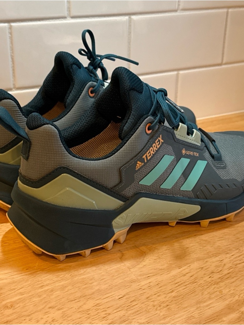 Adidas Terrex Swift R3 GTX GORE-TEX Womens Hiking Sneakers Teal Green Size W 7.5 - Picture 2 of 16